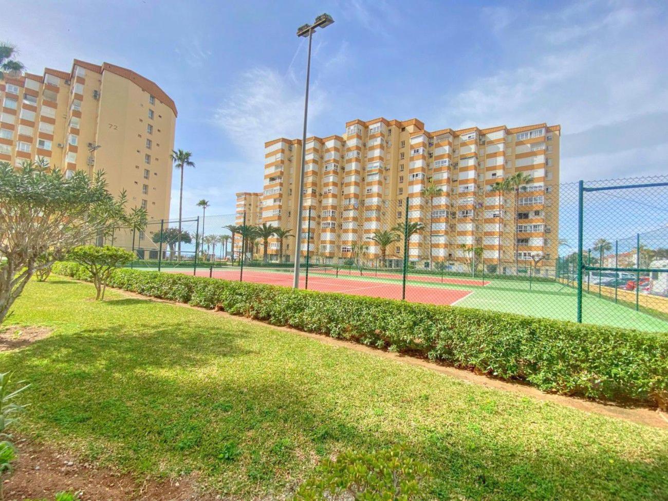 Estudio Fran Centro Internacional Альгарробо-Коста Экстерьер фото